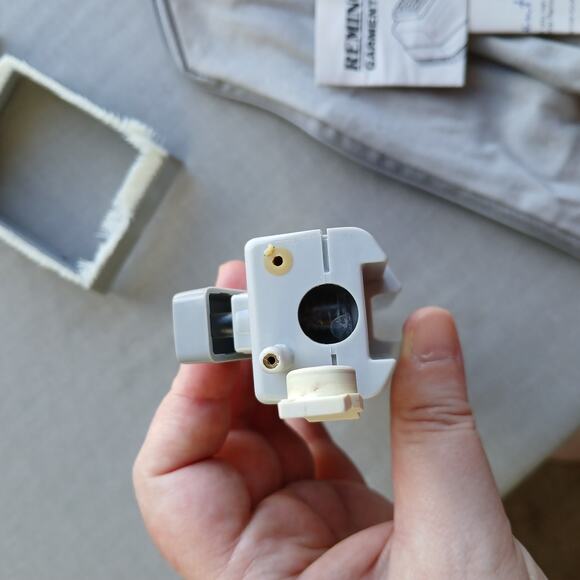 Remington Garment Steaming Brush handheld VTG wrinkle lint remover travel size - Picture 9 of 17